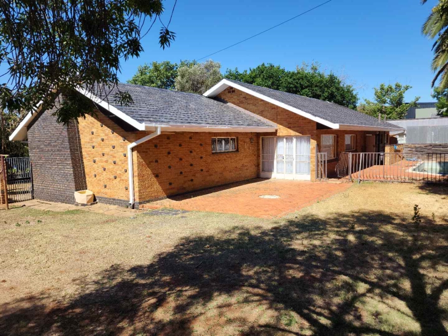 5 Bedroom Property for Sale in Dan Pienaar Free State